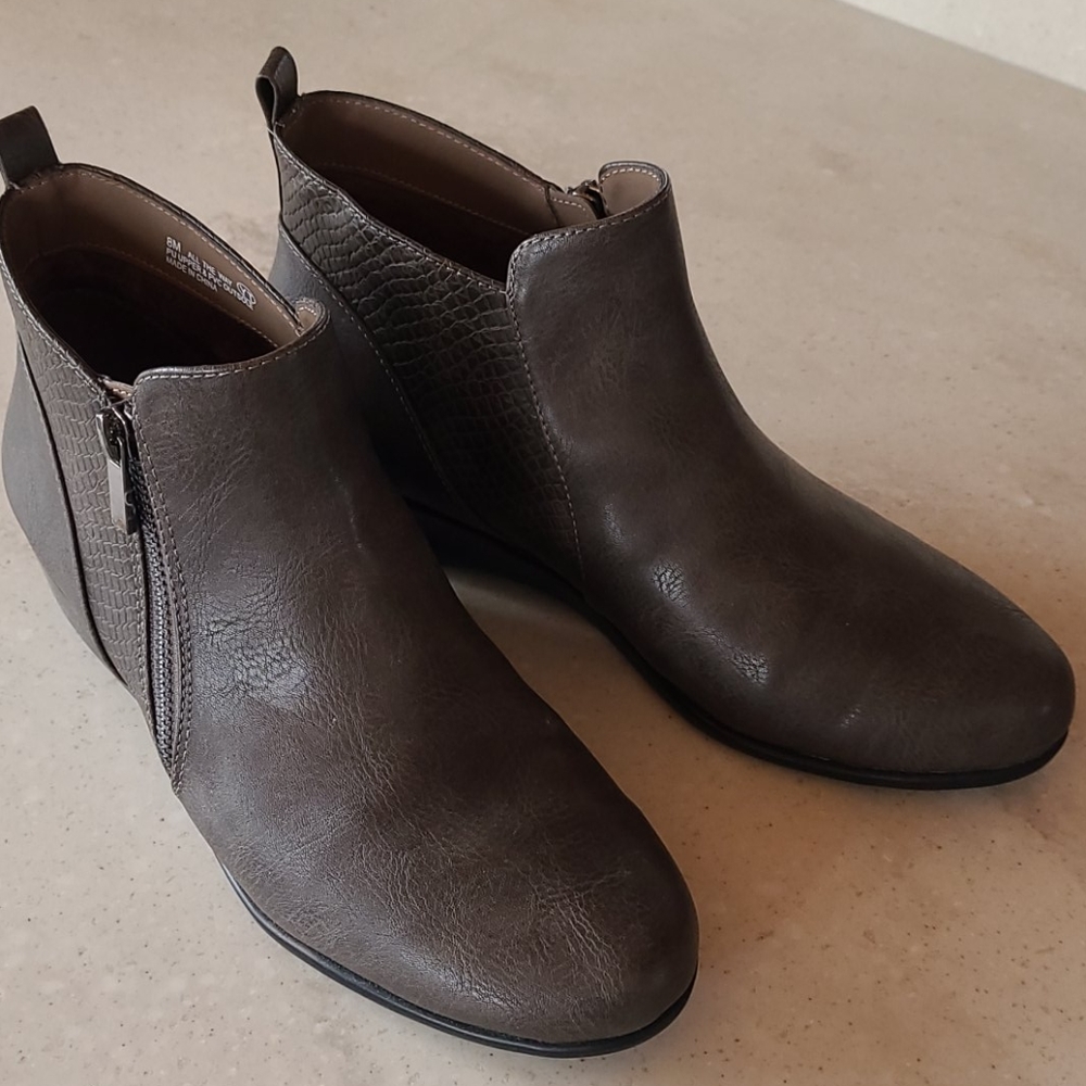 Boots - Picture 2 of 4